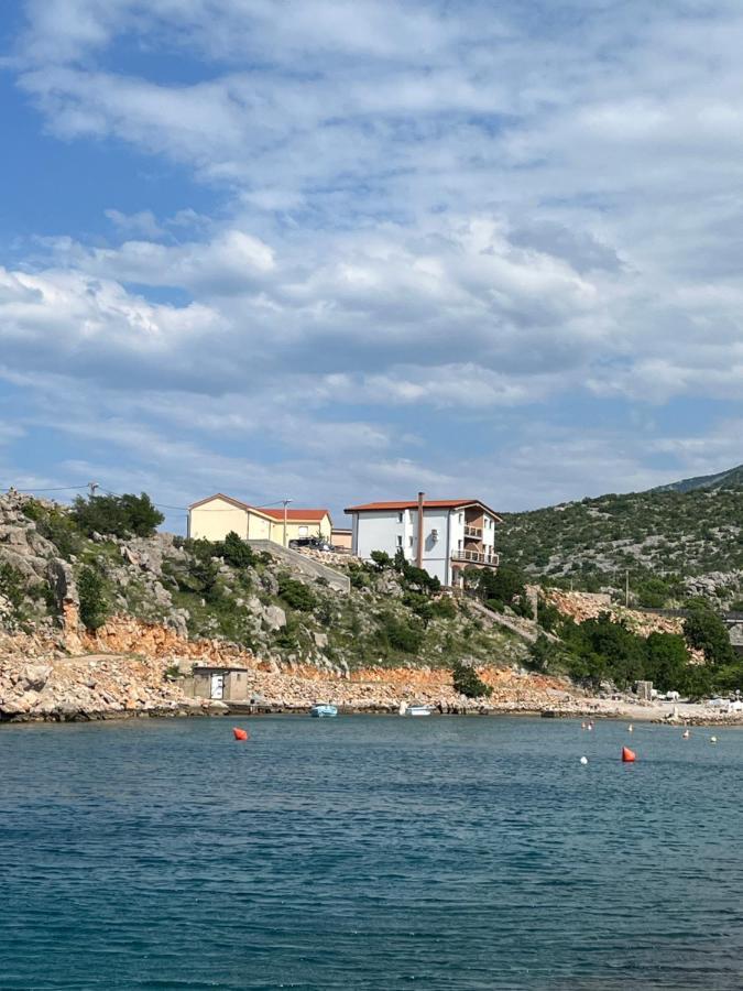 Apartments Japuncic Karlobag Bagian luar foto